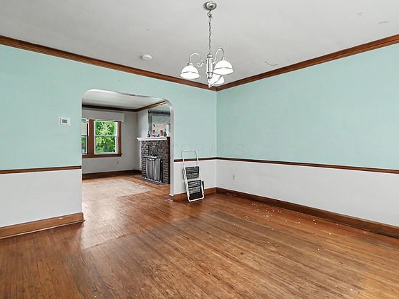 4th image of 19 Hoffman Ave