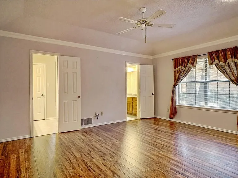 5705 Royal Club Dr — Photo 21