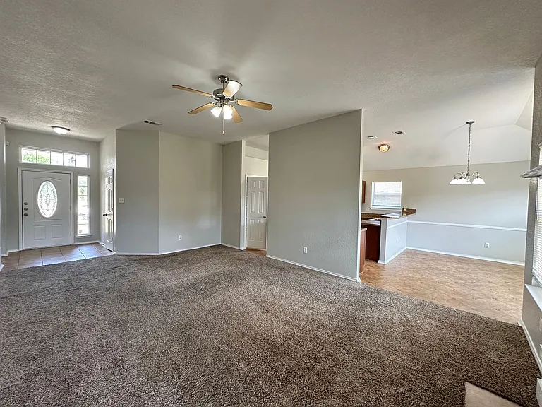 2810 Bastion Loop — Photo 5