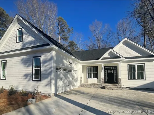 484 Falling Water Rd, Spring Lake, NC 28390