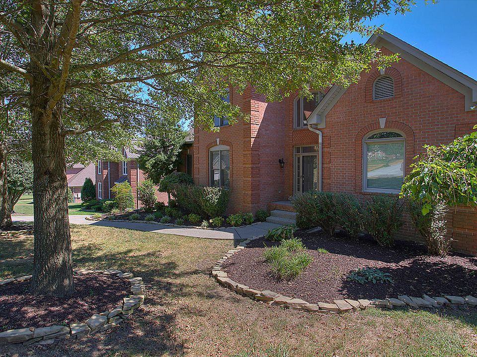 Beautiful treed lot
