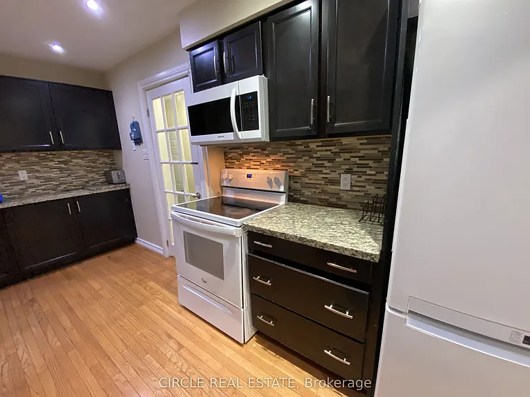 35 Fanshawe Dr — Photo 8