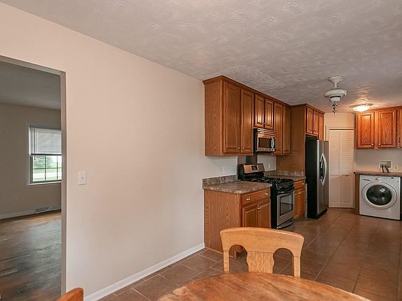 3rd image of 7557 Holly Dr
