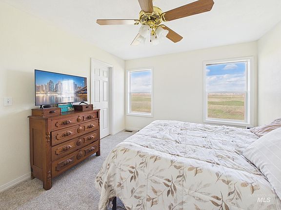 5th image of 2395 Airport Rd