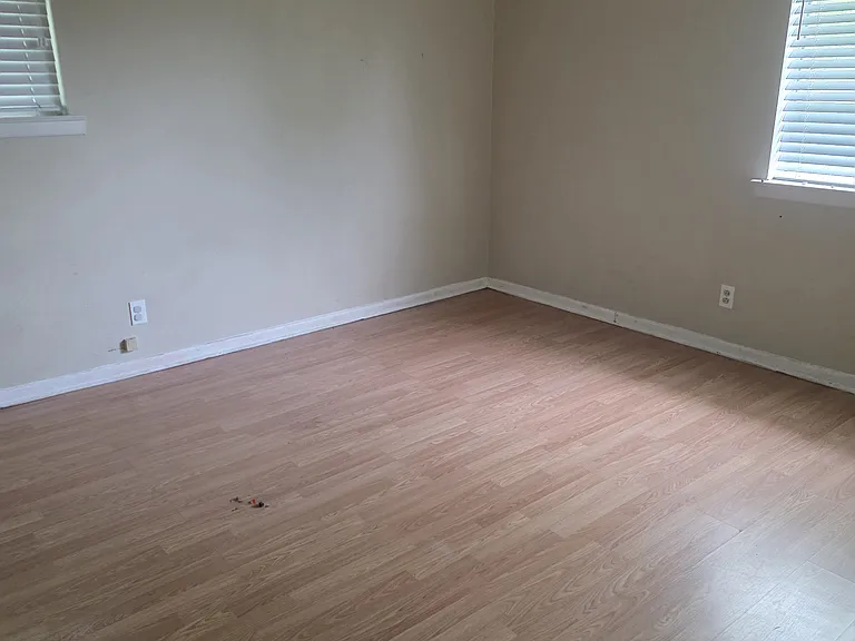 916 Wendell Ave — Photo 3
