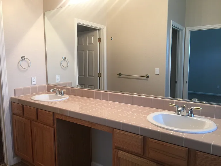 6102 W Seeger Ct — Photo 10