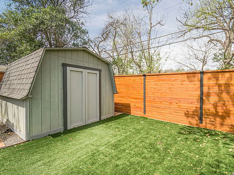 227 Devonshire Dr — Photo 51