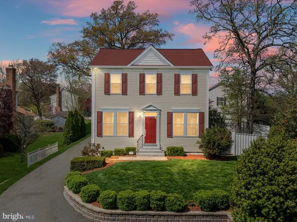 772 3rd St, Herndon, VA 20170