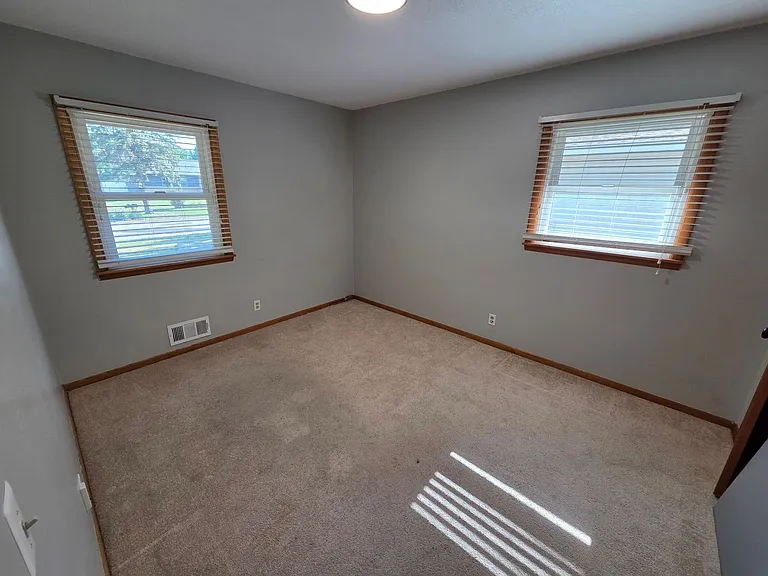 841 Lund Ave NE — Photo 8