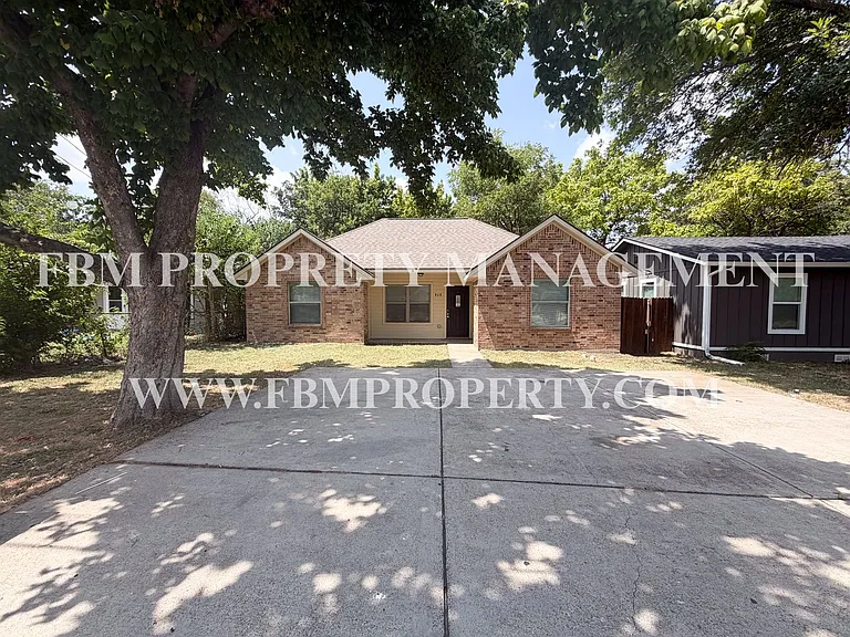 808 Metropolitan Ave — Photo 2
