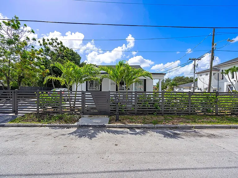 1772 NW 3rd St #D — Photo 21