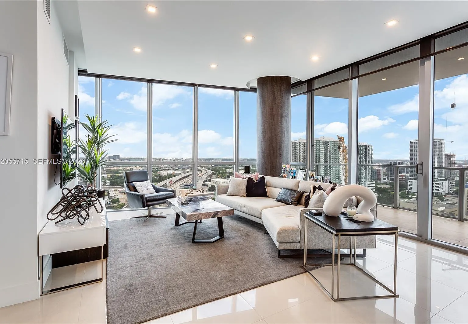 Marquis Condo — Photo 1