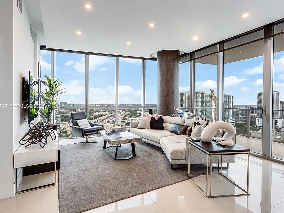 1100 Biscayne Blvd #2708