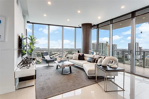 1100 Biscayne Blvd #2708 Photo 1