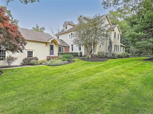 10 Owl Tree Ln, East Greenwich, RI 02818