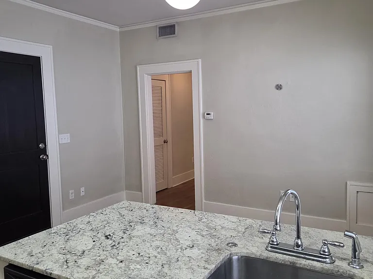 523 Orange St — Photo 4