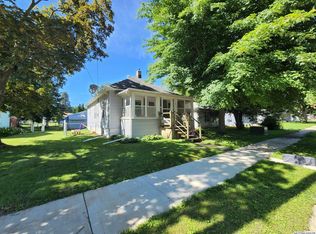 421 25th St SW, Mason City, IA 50401