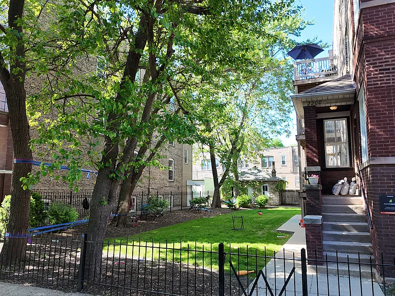 2200 W Cortez St #1R — Photo 2