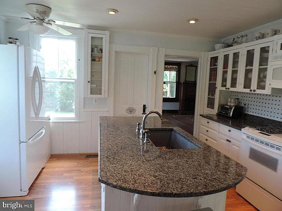 3rd image of 685 W Bel Air Ave