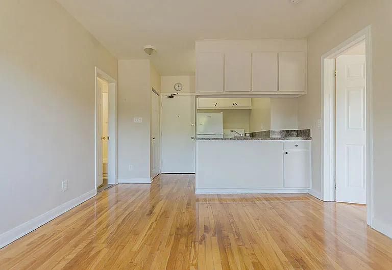 227 Notre Dame Ave — Photo 10