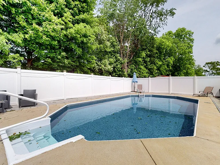 1504 Potter Dr — Photo 30