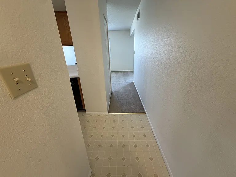 829 Southwest Blvd #I — Photo 8