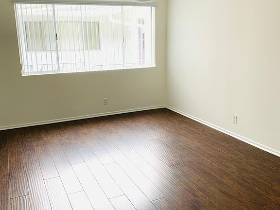 4th image of 1627 Granville Ave #4B
