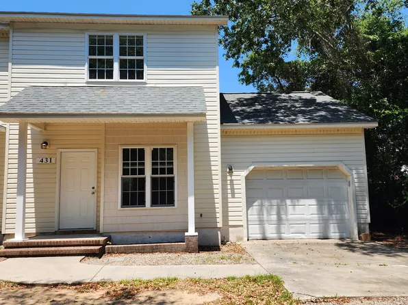 431 Womble St, Oak Island, NC 28465