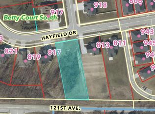 815 Hayfield Dr, Crown Point, IN 46307