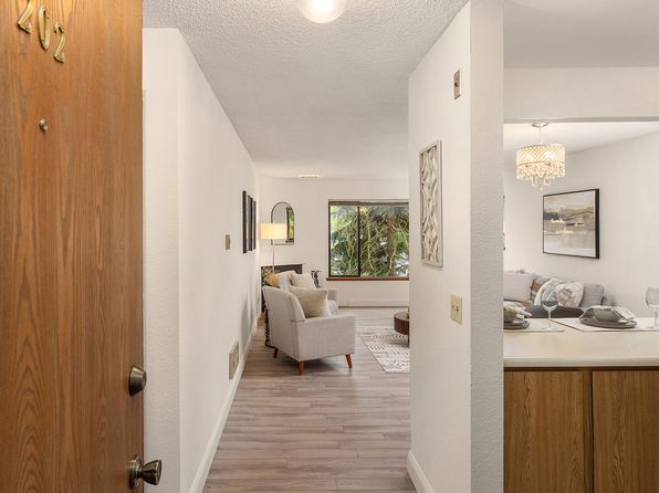 1740 NE 86th St APT 202