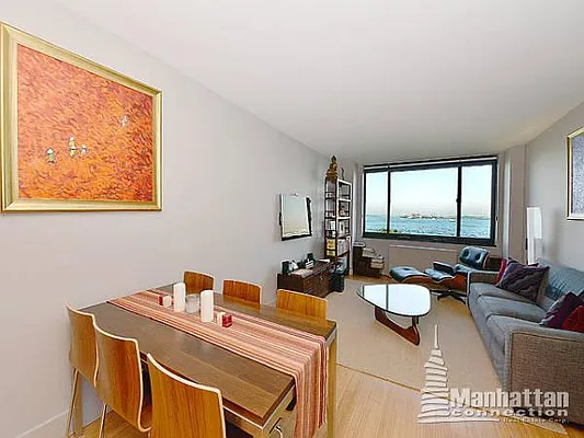 Rented by Manhattan Connection | media 21