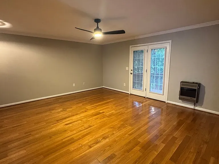1232 Camelot Ct NE — Photo 2