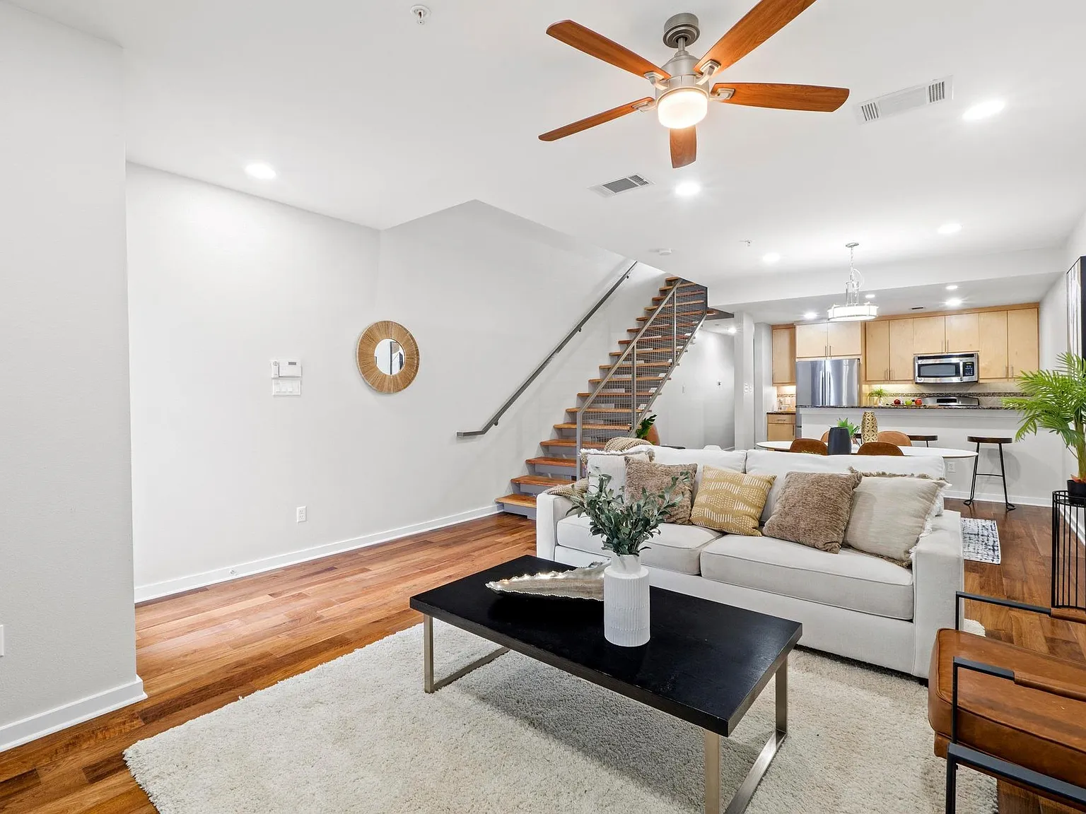 2 bed, 2.5 bath, 1538 sqft, $2,250 — Photo 2