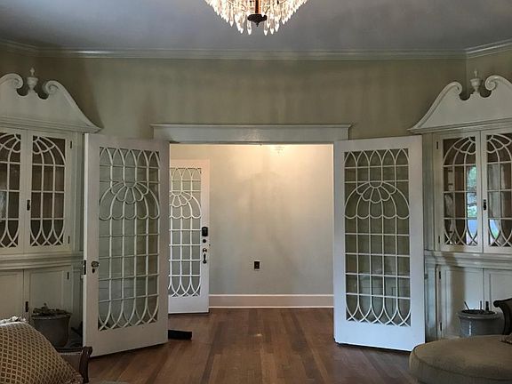 Living room, angle 2