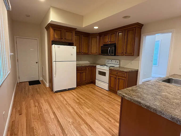 30 Delaware Ave — Photo 4