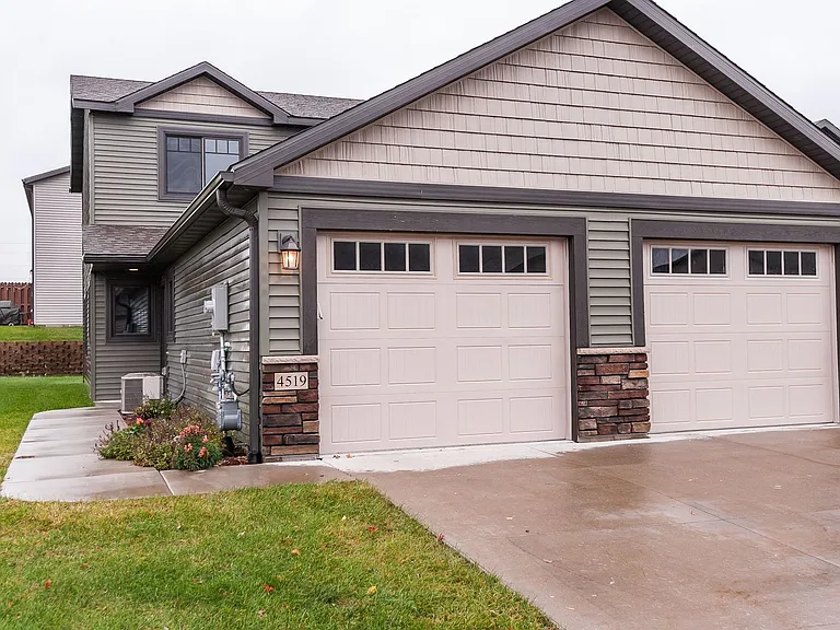 3218 Portage Cir NW — Photo 57