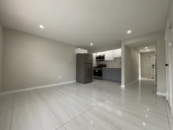 80-4 Chamberlain St, East Haven, CT 06512