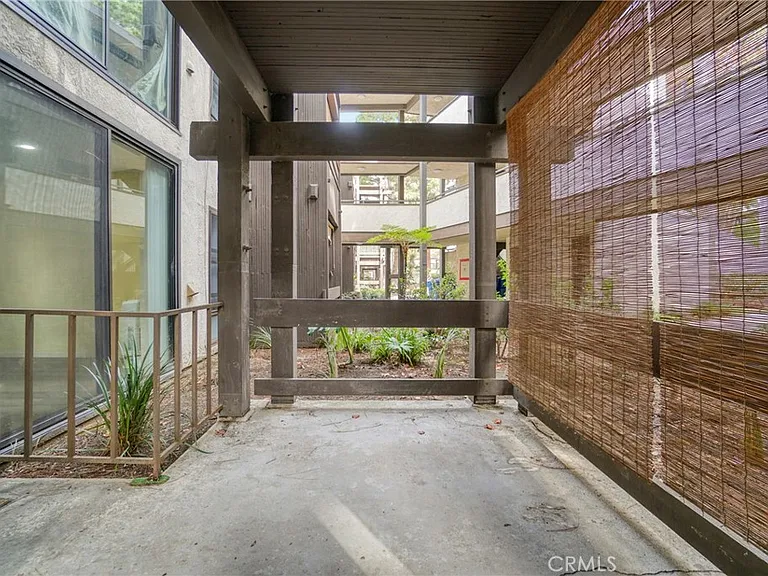 8650 Gulana Ave — Photo 28
