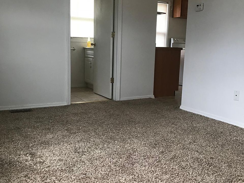 2nd image of 744 Lee St
