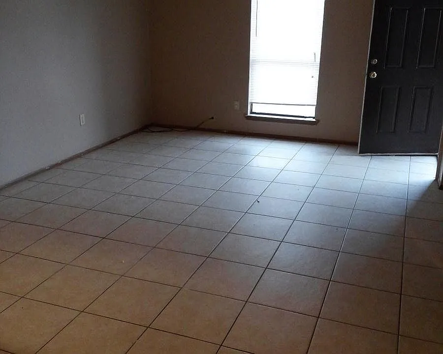 2 bed, 1.5 bath, 1100 sqft, $850 — Photo 2