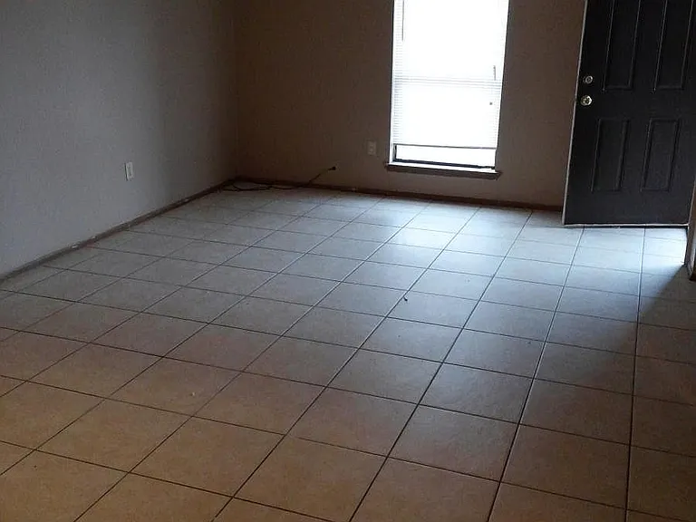 1737 Southpointe Dr #1 — Photo 2