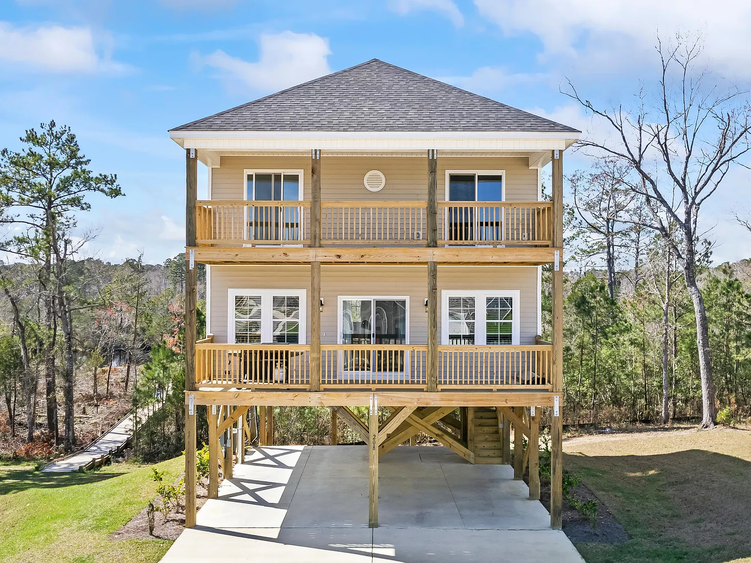 4 bed, 3.0 bath, 1973 sqft, $2,000 — Photo 1