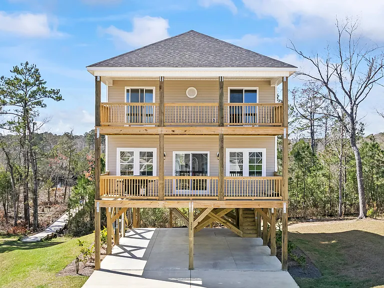 208 Broadleaf Dr — Photo 1
