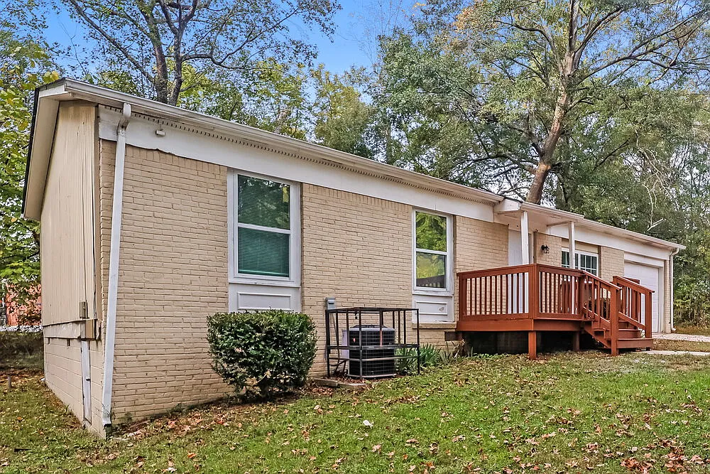 3 bed, 1.0 bath, 1000 sqft, $1,485 — Photo 3