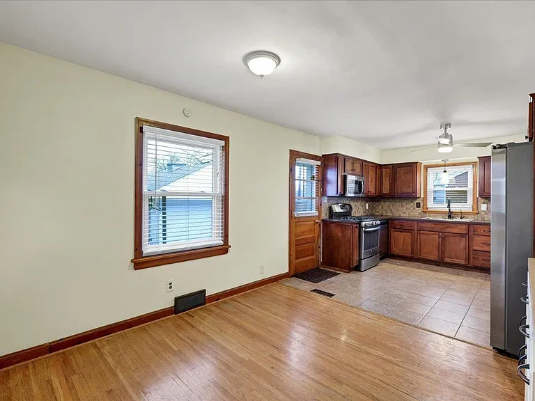 2608 Meadow Dr — Photo 7