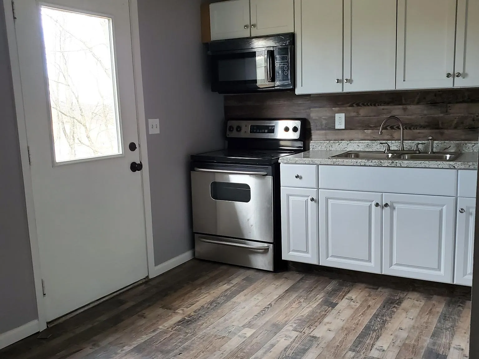 2 bed, 1000 sqft, $1,300 — Photo 4