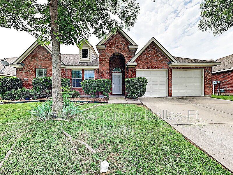 1st image of 2604 Clubhouse Dr