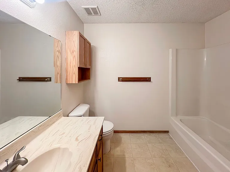 729-735 East Aspen Street — Photo 7