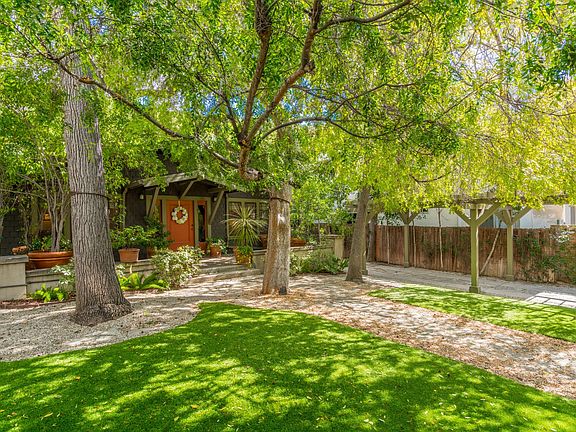 2nd image of 2608 N Beachwood Dr