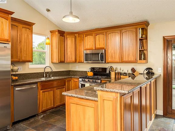 5th image of 4973 Capriconus Ave